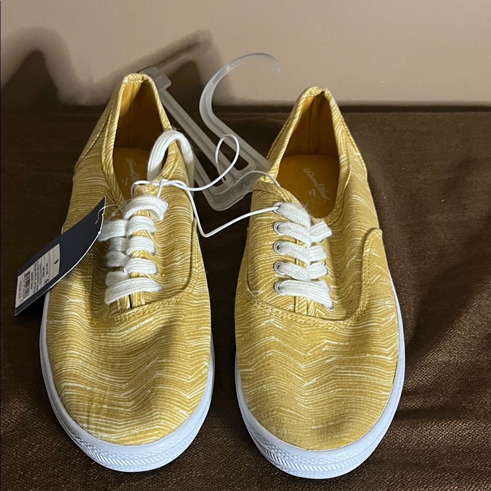 😄Yellow canvas shoes ladies 9 universal thread